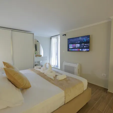 Golden Era Duplex Apartment *